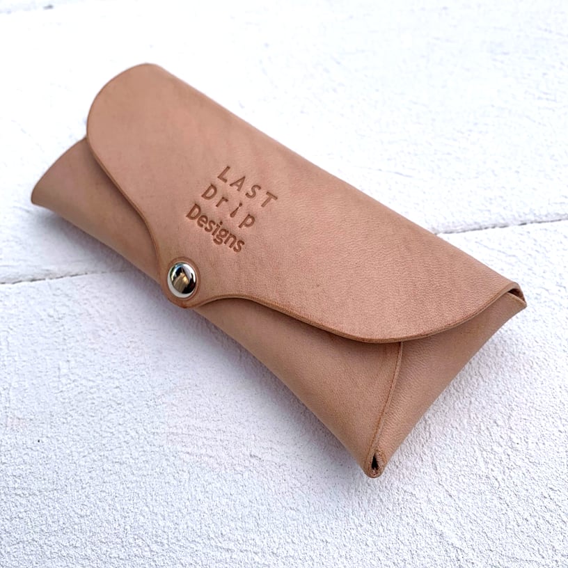 【 本ヌメ革 牛革 シームレス メガネケース 】 マグネットホック 眼鏡ケース ／ サングラス 老眼鏡 めがね ・ cowhide カウハイド レザー 本革 ｜ 経年変化 おすすめ nfl pst