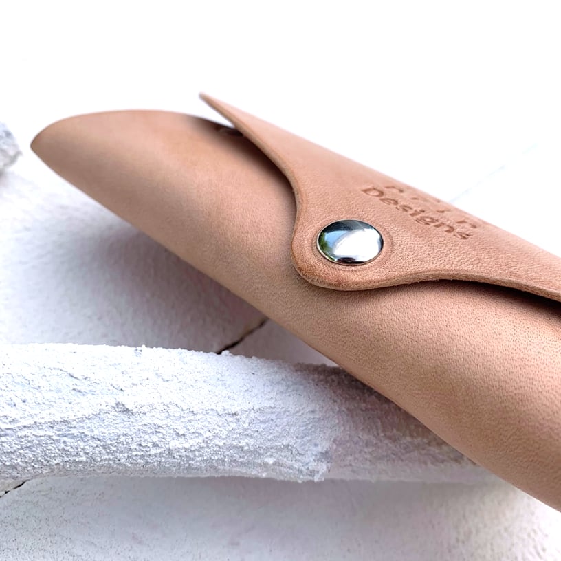 【 本ヌメ革 牛革 シームレス メガネケース 】 マグネットホック 眼鏡ケース ／ サングラス 老眼鏡 めがね ・ cowhide カウハイド レザー 本革 ｜ 経年変化 おすすめ nfl pst