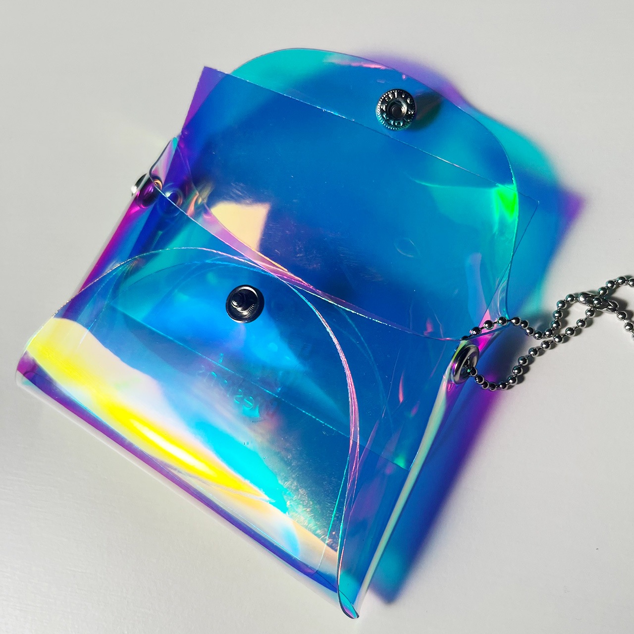 【 オーロラ ミニ財布 ワイド 】 レター型 コンパクト財布 ／ マルチウォレット パスケース ・ 虹色 防水 ビニール PVC ｜ フェス アウトドア レジャー おすすめ acp pst
