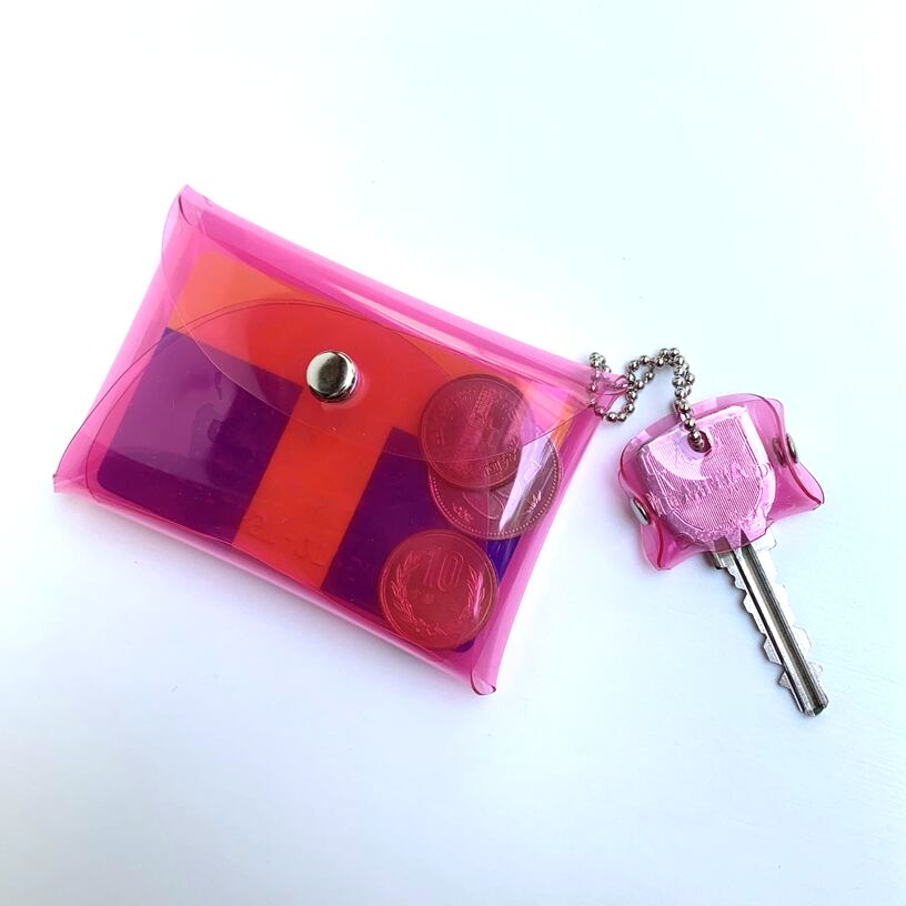 【 オーロラ ミニ財布 ジャスト 】 レター型 コンパクト財布 ／ マルチウォレット パスケース ・ 虹色 防水 ビニール PVC ｜ フェス アウトドア レジャー おすすめ acp pst