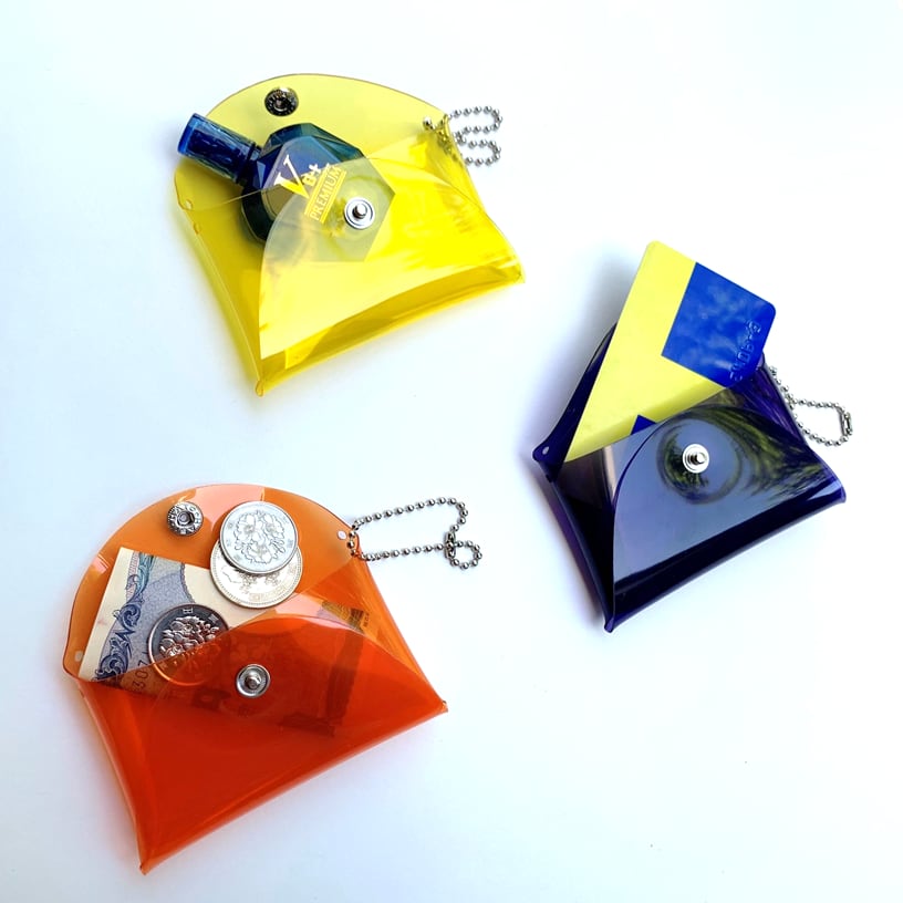 【 オーロラ パスケース 】 レター型 定期入れ ／ カードケース 免許証 学生証 ・ 虹色 防水 ビニール PVC ｜ フェス アウトドア レジャー おすすめ acp pst