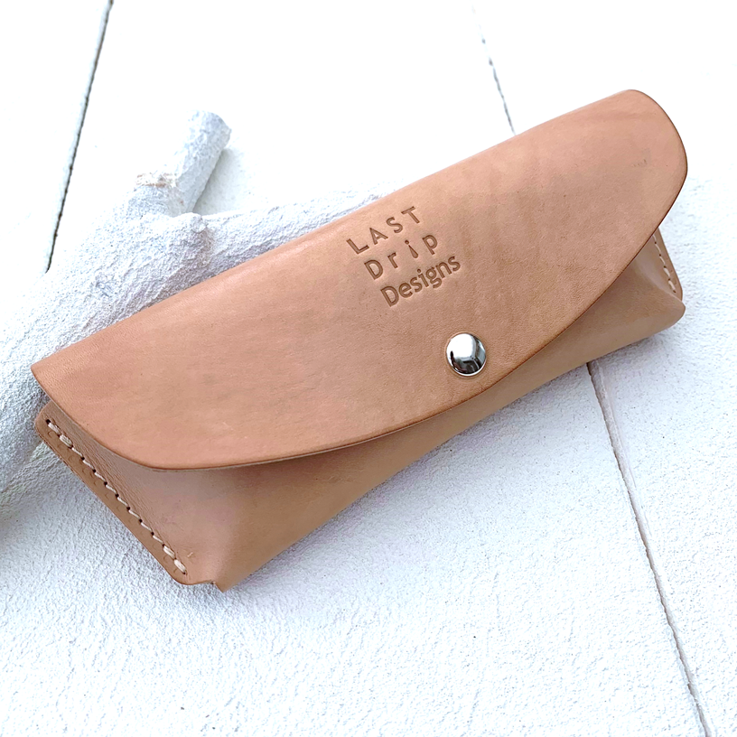 【 本ヌメ革 牛革 メガネケース ワイド 】 マグネットホック シンプル 眼鏡ケース ／ サングラス 老眼鏡 めがね ・ cowhide カウハイド レザー 本革 ｜ 経年変化 おすすめ nfl pst