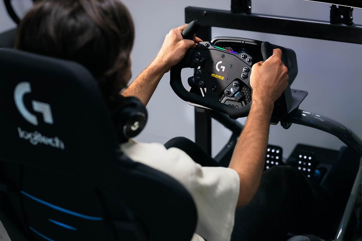 ��MOMO��logicool SIM���ѥ��ƥ���� ��SIM GT-RACER 290 BLACK