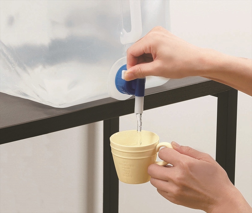 非常事隊 折りたためるコック付き水タンク 15L｜フタバ化学リーブル