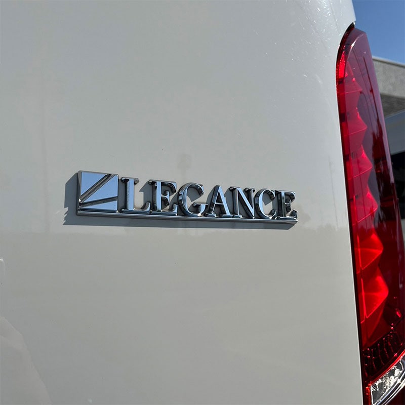 LEGANCE クロームエンブレム