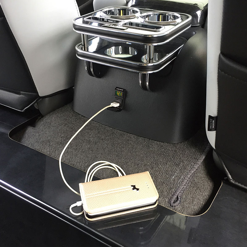 汎用VOLTAGE+USBポート5.5A