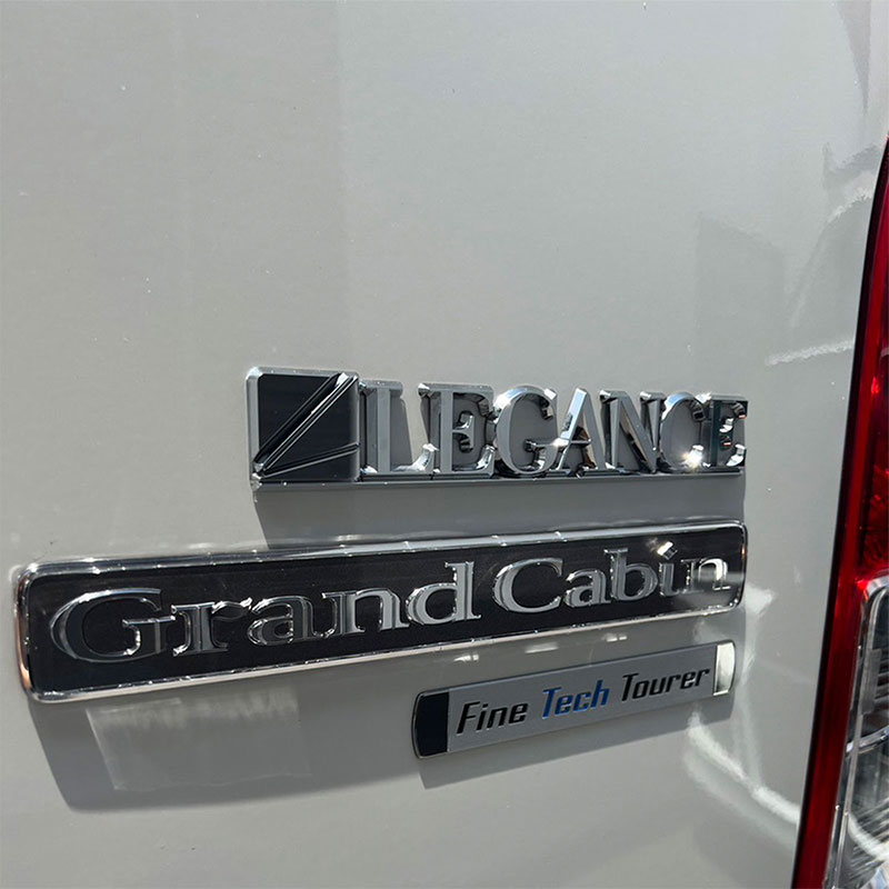 LEGANCE クロームエンブレム