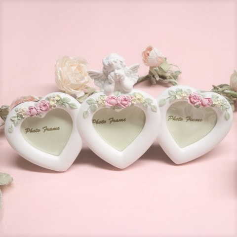 エンジェルフォトフレーム３窓　【天使雑貨　エンジェル雑貨　エンゼル雑貨　写真立て　お祝い　プレゼント】