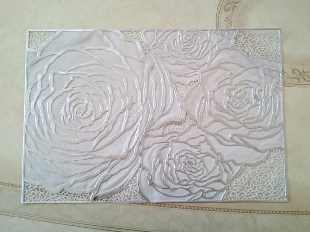 【メール便可】ローズランチョンマット２枚セット　シルバー＆ホワイト　【薔薇雑貨　ローズ雑貨　キッチン雑貨　テーブルクロス　敷物　エレガント】