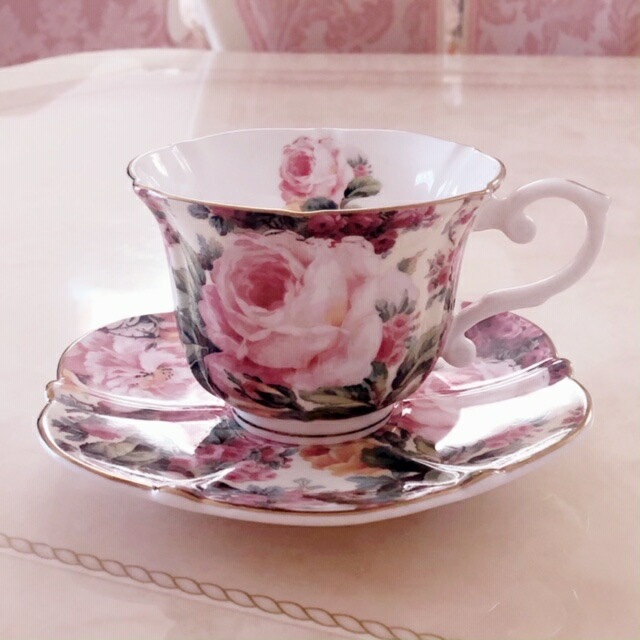 ボーンチャイナ　カップ＆ソーサー　【薔薇雑貨　ローズ雑貨　テーブルウェア　ティーカップ　ロイヤルアーデン　ギフト】