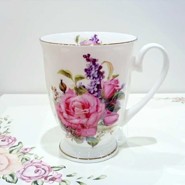 ボーンチャイナ　マグカップ　【薔薇雑貨　ローズ雑貨　テーブルウェア　キッチン雑貨　ティーカップ　ギフト　贈答品】