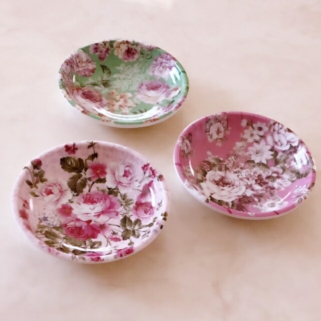 メラミン小皿　【薔薇雑貨　ローズ雑貨　キッチン雑貨　メラミン樹脂　耐熱食器　豆皿　小物入れ】