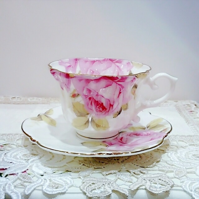 ボーンチャイナ　カップ＆ソーサー　【薔薇雑貨　ローズ雑貨　テーブルウェア　ティーカップ　ギフト　ロイヤルアーデン】