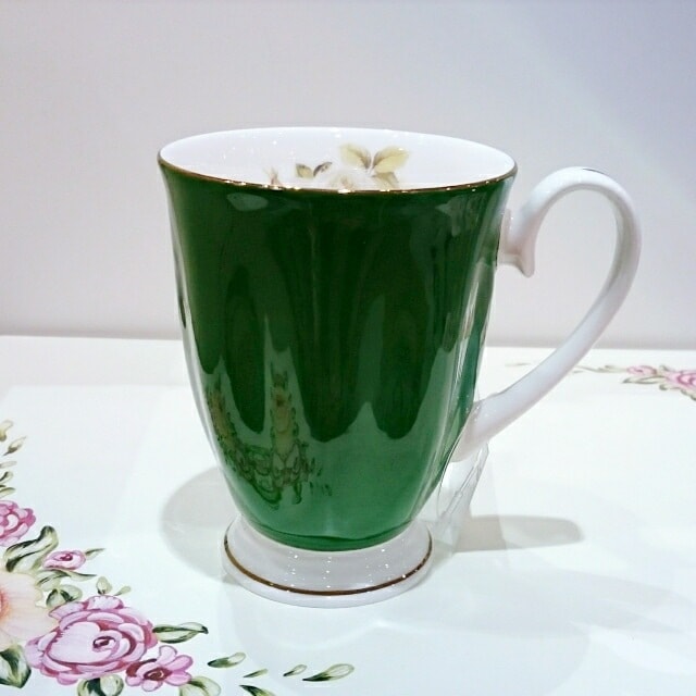 ボーンチャイナ　マグカップ　グリーン　【薔薇雑貨　ローズ雑貨　テーブルウェア　キッチン雑貨　ティーカップ　ギフト　贈答品】