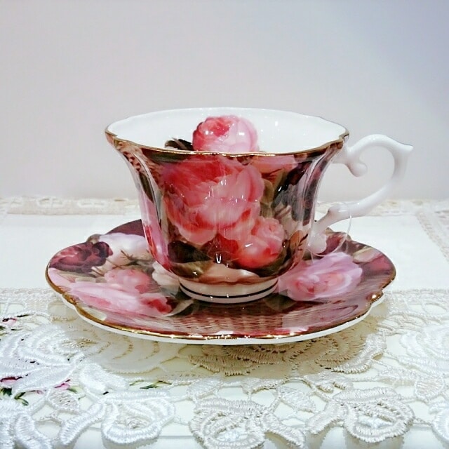 ボーンチャイナ　カップ＆ソーサー　【薔薇雑貨　ローズ雑貨　テーブルウェア　ティーカップ　ギフト　ロイヤルアーデン】