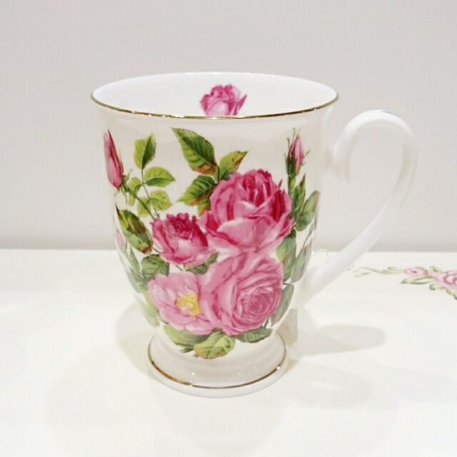 ボーンチャイナ　マグカップ　【薔薇雑貨　ローズ雑貨　テーブルウェア　キッチン雑貨　ティーカップ　ギフト　贈答品】