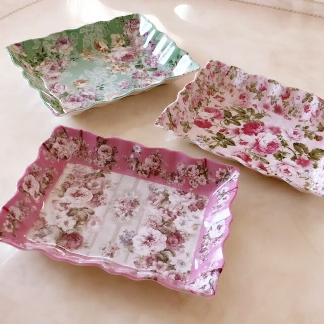 メラミン角型トレー　【薔薇雑貨　ローズ雑貨　キッチン雑貨　メラミン樹脂　耐熱食器　お皿　小物入れ】