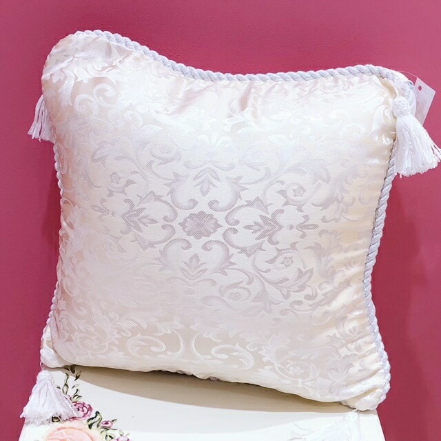 クッション　ホワイト　アクアフラワー　【薔薇雑貨　座布団　枕　コサージュ　リボン　タッセル　カルトナージュ】