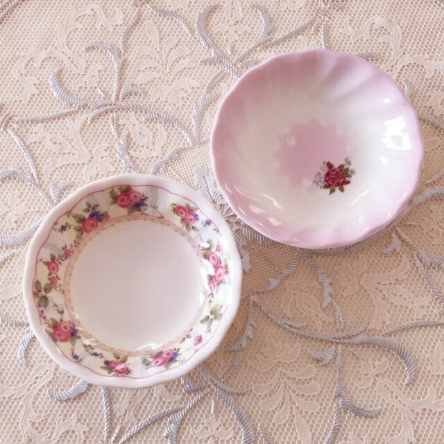 メラミン製小皿　【薔薇雑貨　ローズ雑貨　キッチン雑貨　メラミン樹脂　キッチンツール　食器】