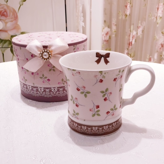 ギフトボックス入りマグカップ　ポムドゥース　ピンク　【薔薇雑貨　ローズ雑貨　ティーカップ　食器　グラス　小物入れ　箱　プレゼント　贈答品】