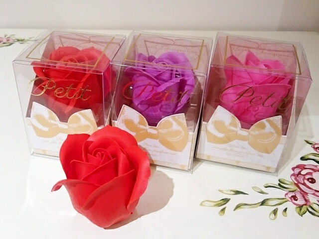 花のかたち入浴剤　Ｐｅｔｉｔ　【薔薇雑貨　バスグッズ　バスフレグランス　ローズバス　フラワーバス　バブルバス　お風呂　ギフト　プレゼント】