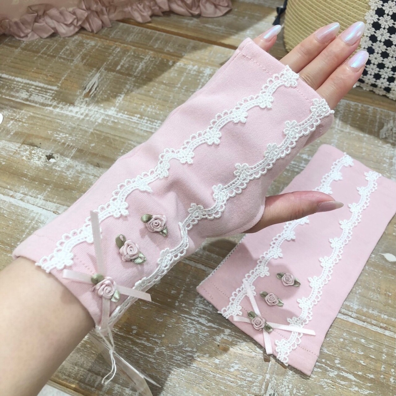 【メール便可】　プチローズＵＶショート手袋 　【薔薇雑貨　グローブ　アクセサリー　紫外線対策　ローズ　レース　リボン】