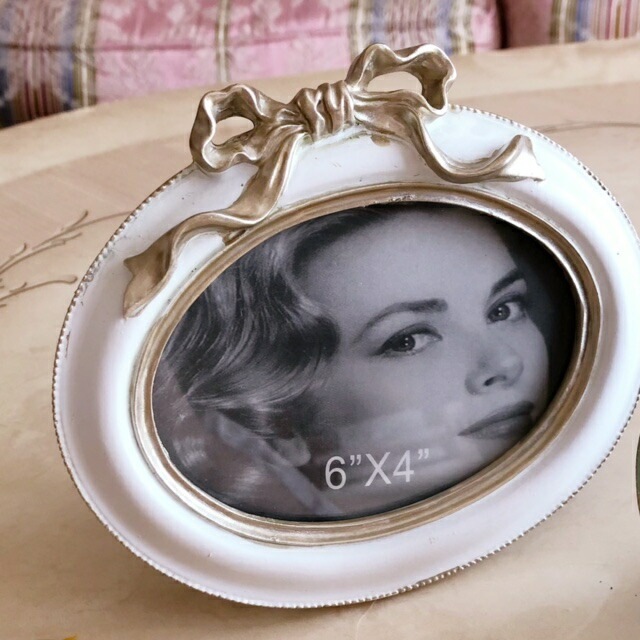 リボンオーバルフォトフレーム　【薔薇雑貨　姫系雑貨　写真立て　シャビーシック　ロココ　お祝い　プレゼント】