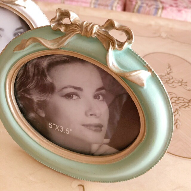 リボンオーバルフォトフレーム　【薔薇雑貨　姫系雑貨　写真立て　シャビーシック　ロココ　お祝い　プレゼント】