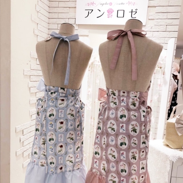 【メール便可】ルドゥーテフレーム柄フリルエプロン　【薔薇雑貨　花柄　ローズ　バラ　キッチン雑貨　ルームウェア　ギフト　プレゼント】