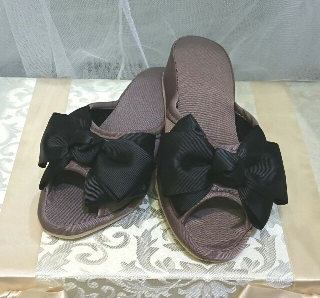 美脚プリンセスルームシューズ　リボン　グレージュ・ブラック　Ｌサイズ　【室内履き　ヒールスリッパ　ロココ　大人可愛い　グログラン　足長効果】