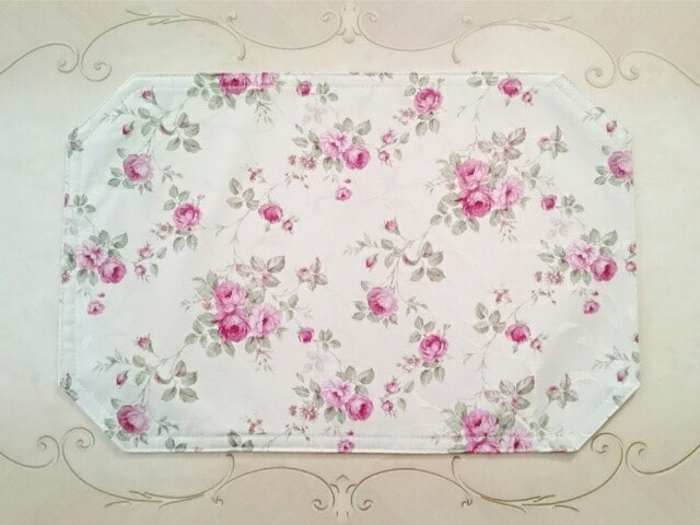 【メール便可】ローズ柄ランチョンマット　撥水加工　【薔薇雑貨　ローズ　テーブルセンター　テーブルクロス　花柄】