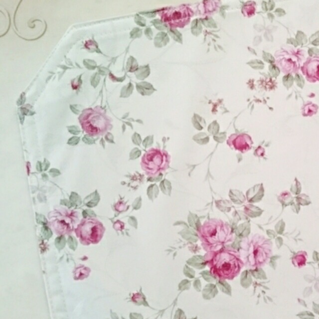 【メール便可】ローズ柄ランチョンマット　撥水加工　【薔薇雑貨　ローズ　テーブルセンター　テーブルクロス　花柄】