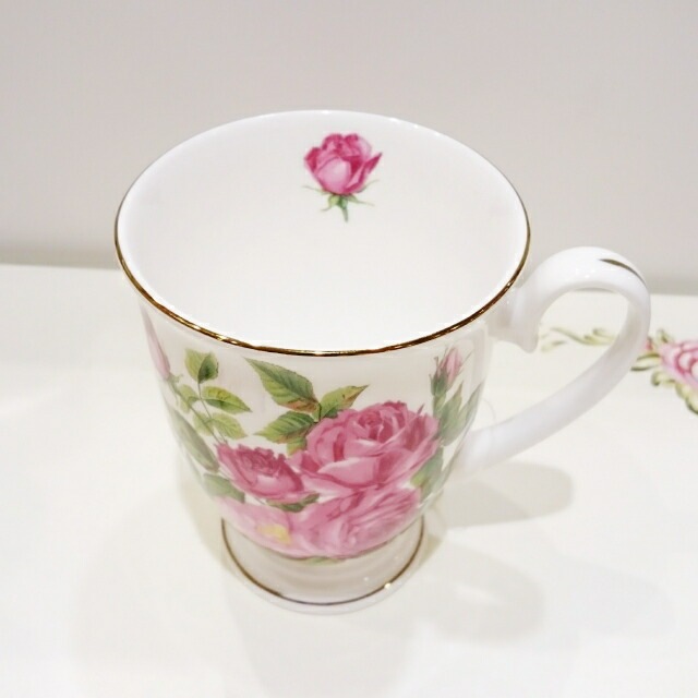 ボーンチャイナ　マグカップ　【薔薇雑貨　ローズ雑貨　テーブルウェア　キッチン雑貨　ティーカップ　ギフト　贈答品】
