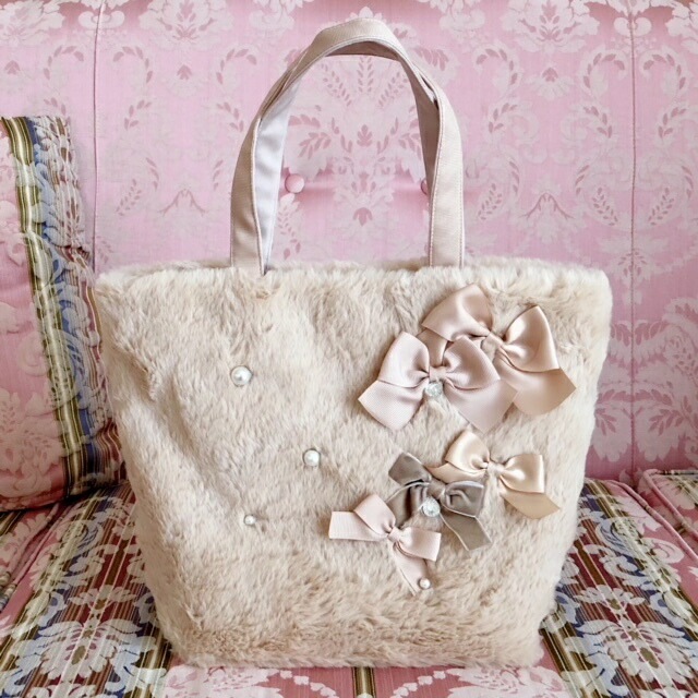 ボアリボントートバッグ　ベージュ　【薔薇雑貨　ローズ雑貨　かばん　バッグ　ファー　服飾小物　ボア　冬小物】