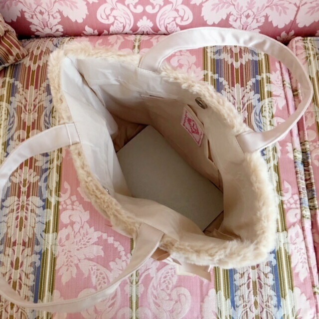 ボアリボントートバッグ　ベージュ　【薔薇雑貨　ローズ雑貨　かばん　バッグ　ファー　服飾小物　ボア　冬小物】