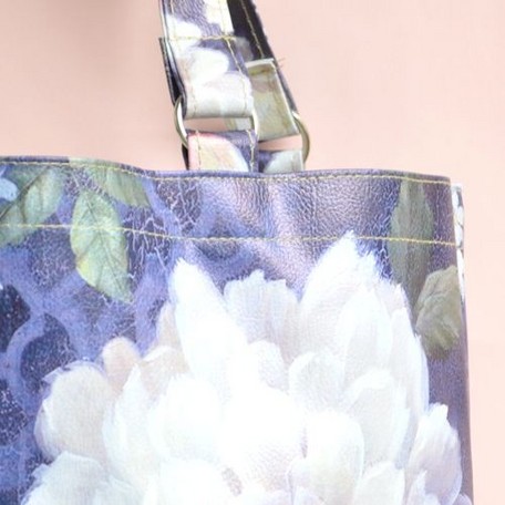 ローズトートバッグ　リング付き　【ショルダーバッグ　サブバッグ　お稽古バッグ　防水　薔薇雑貨　ローズ　バラ　可愛い　プリンセス】