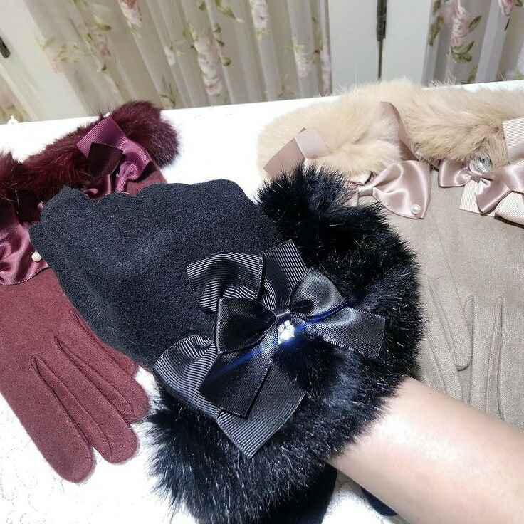 【メール便可】　リボン飾りファー手袋　【薔薇雑貨　グローブ　アクセサリー　防寒対策　冬小物　ローズ　レース　リボン】