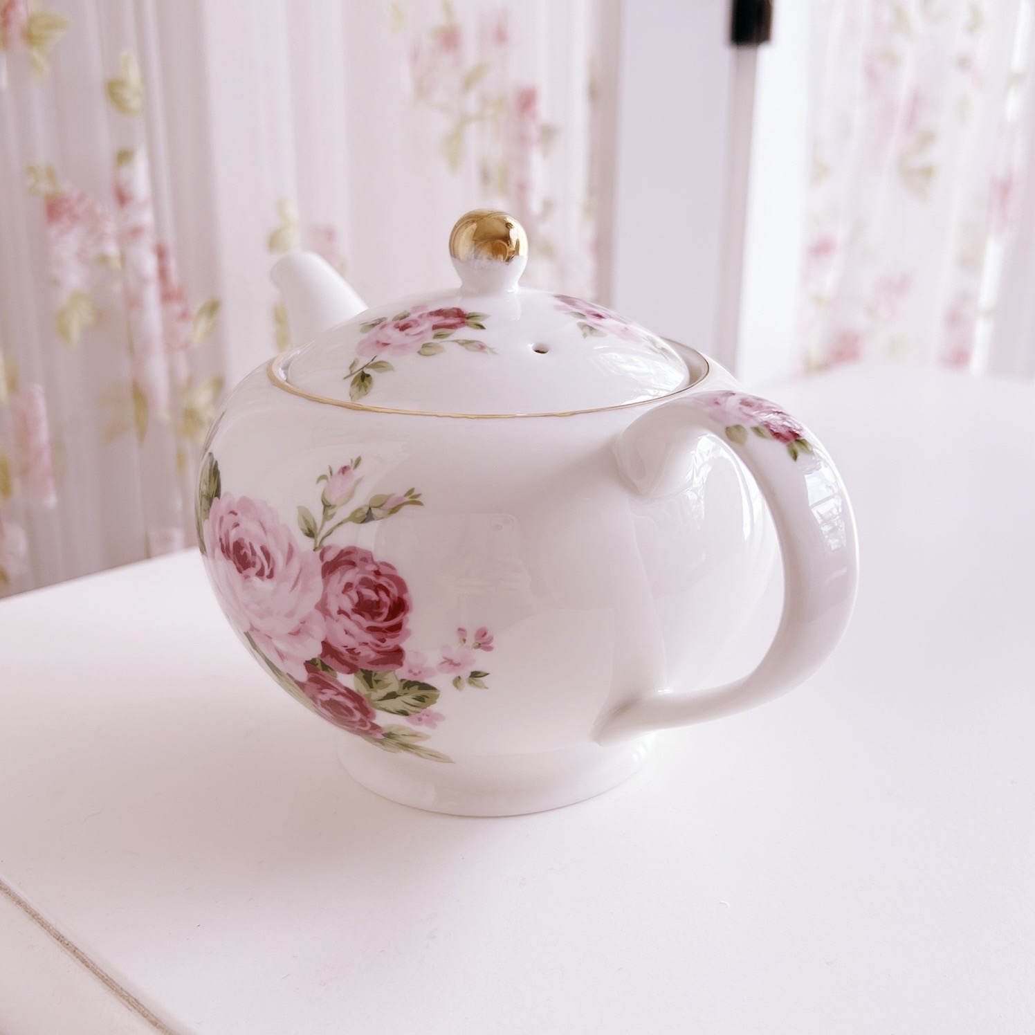 ティーポット　アニバーサリーローズ　日本製　【薔薇雑貨　ローズ雑貨　テーブルウェア　ティーカップ　ギフト　陶器　食器　ギフト】