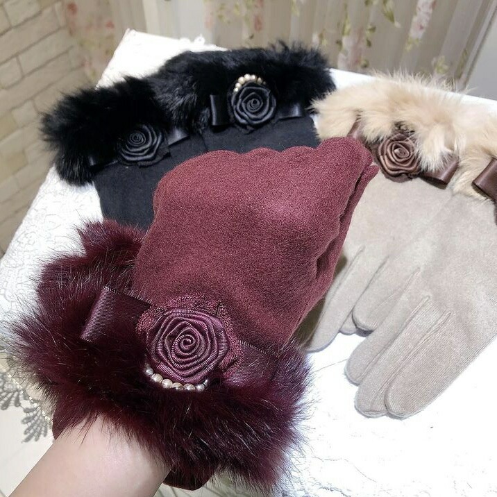 【メール便可】　薔薇リボンファー手袋　【薔薇雑貨　グローブ　アクセサリー　防寒対策　冬小物　ローズ　レース　リボン】