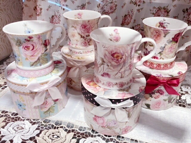 ギフトボックス入りマグカップ　【薔薇雑貨　ローズ雑貨　ティーカップ　食器　グラス　小物入れ　箱　プレゼント　贈答品】