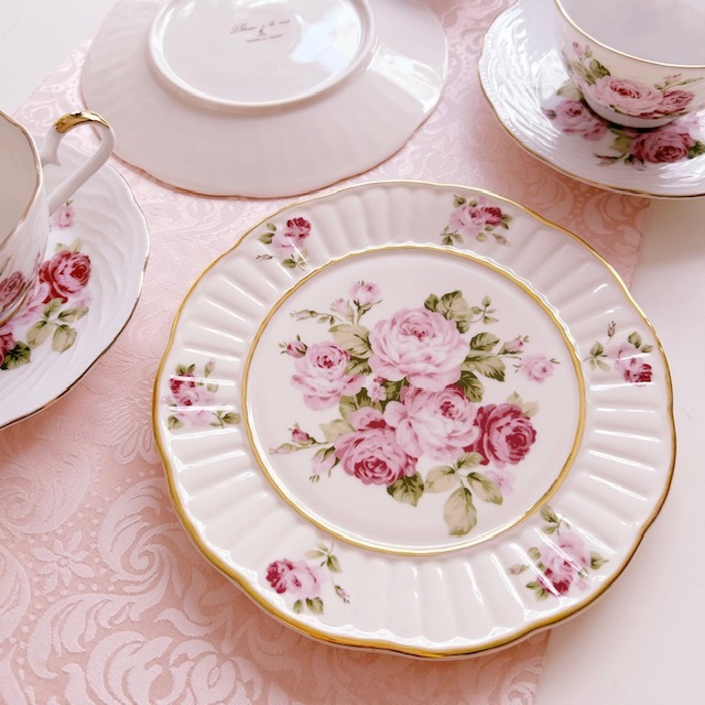 ケーキプレート　アニバーサリーローズ　日本製　【薔薇雑貨　ローズ雑貨　テーブルウェア　ティーカップ　ギフト　陶器　食器　ギフト】