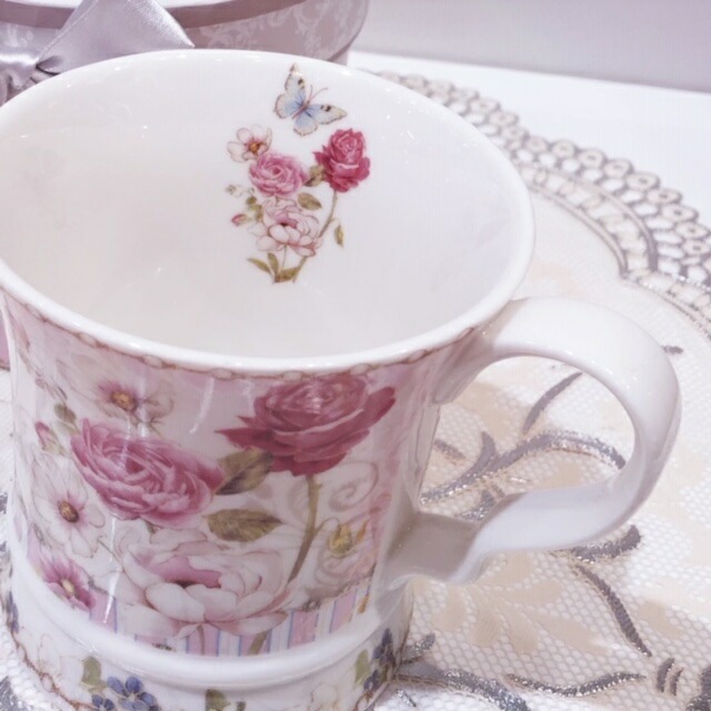 ギフトボックス入りマグカップ　【薔薇雑貨　ローズ雑貨　ティーカップ　食器　グラス　小物入れ　箱　プレゼント　贈答品】