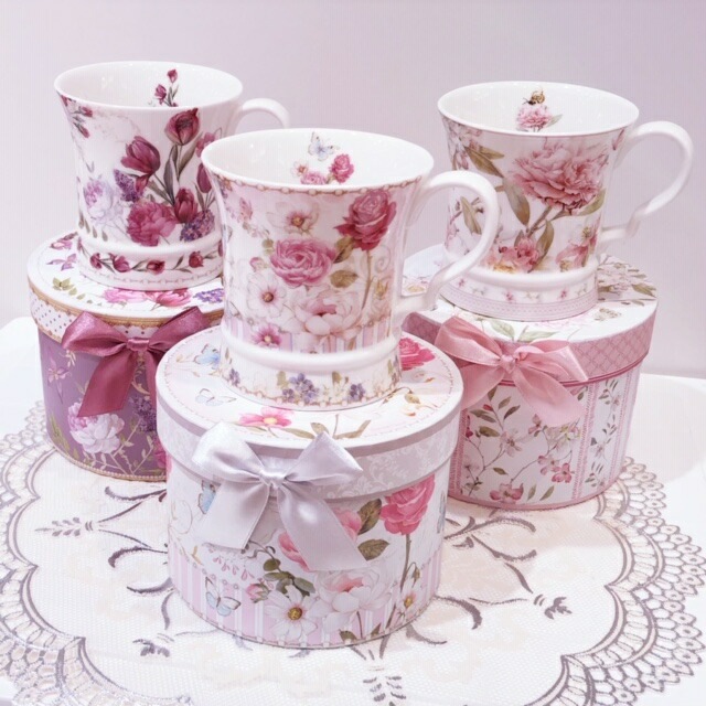 ギフトボックス入りマグカップ　【薔薇雑貨　ローズ雑貨　ティーカップ　食器　グラス　小物入れ　箱　プレゼント　贈答品】