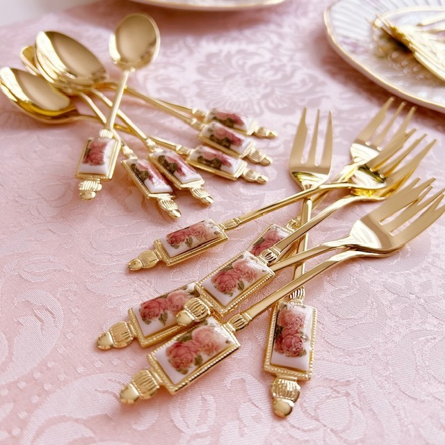 陶器モチーフ付きスプーン　ゴールドローズ　日本製　【薔薇雑貨　ローズ雑貨　テーブルウェア　カトラリー　スプーン　陶器　食器　ギフト】