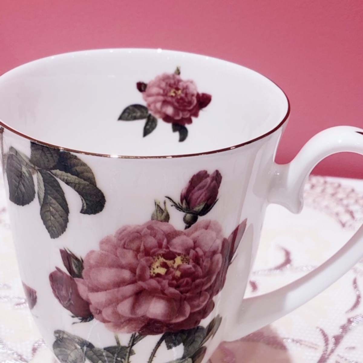 ボーンチャイナ　マグカップ　【薔薇雑貨　ローズ雑貨　テーブルウェア　キッチン雑貨　ティーカップ　ギフト　贈答品】