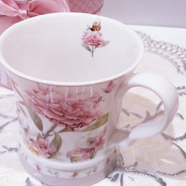 ギフトボックス入りマグカップ　【薔薇雑貨　ローズ雑貨　ティーカップ　食器　グラス　小物入れ　箱　プレゼント　贈答品】