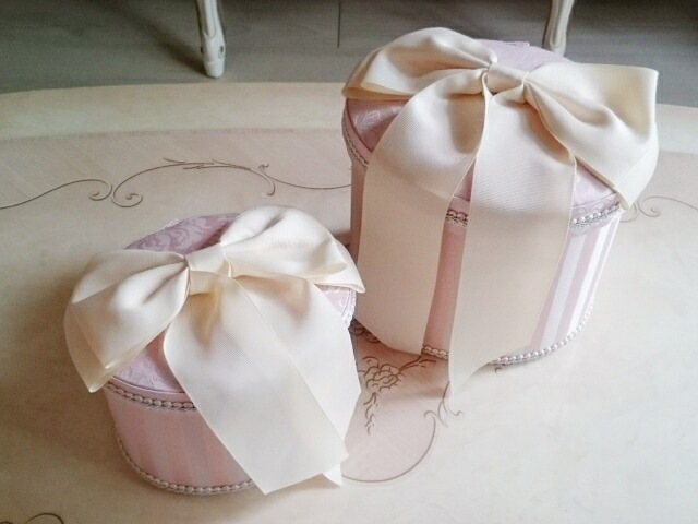 ジェニファーテイラー　リボンオーバルボックス２Ｐセット　Haruno　ピンク　【薔薇雑貨　ローズ雑貨　姫系雑貨　ロココ　プリンセス　収納ボックス　リボン】