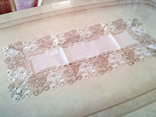 【メール便可】トップクロスM　フレンチレース　【薔薇雑貨　ローズ　レース　バラ　テーブルセンター　テーブルランナー　テーブルクロス　ランチョンマット　テーブルウェア】 80×35ｃｍ