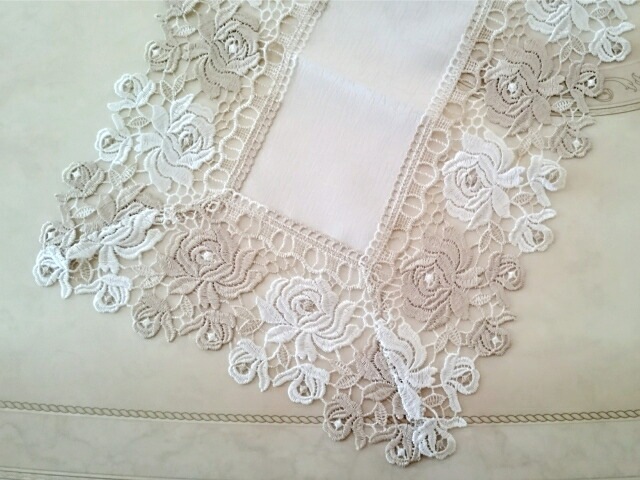 【メール便可】トップクロスM　フレンチレース　【薔薇雑貨　ローズ　レース　バラ　テーブルセンター　テーブルランナー　テーブルクロス　ランチョンマット　テーブルウェア】 80×35ｃｍ