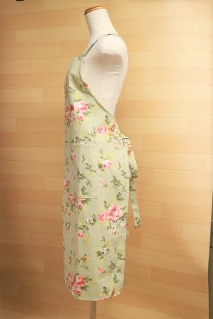 【メール便可】　花柄エプロン　【薔薇雑貨　ローズ　バラ　キッチン雑貨　ルームウェア　ギフト　プレゼント】